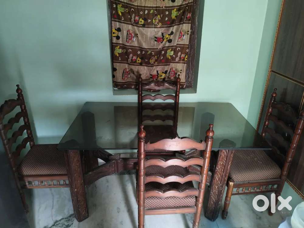 6 Chairs Dinning Table with Glass Table