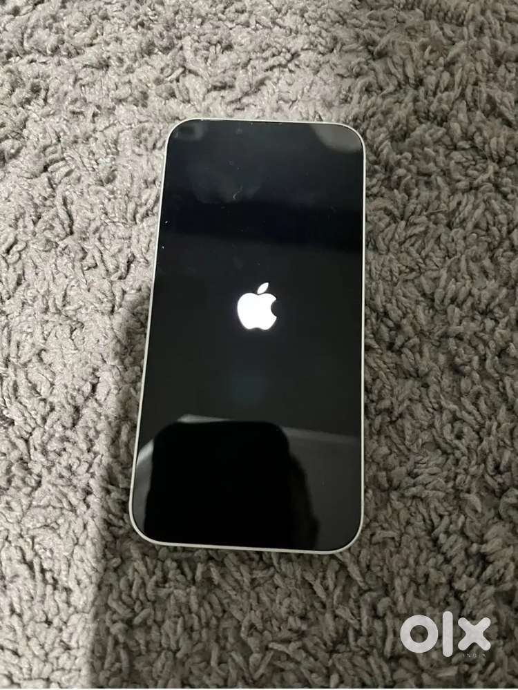 Iphone 13 white 128 gb minor scratches with all accessories