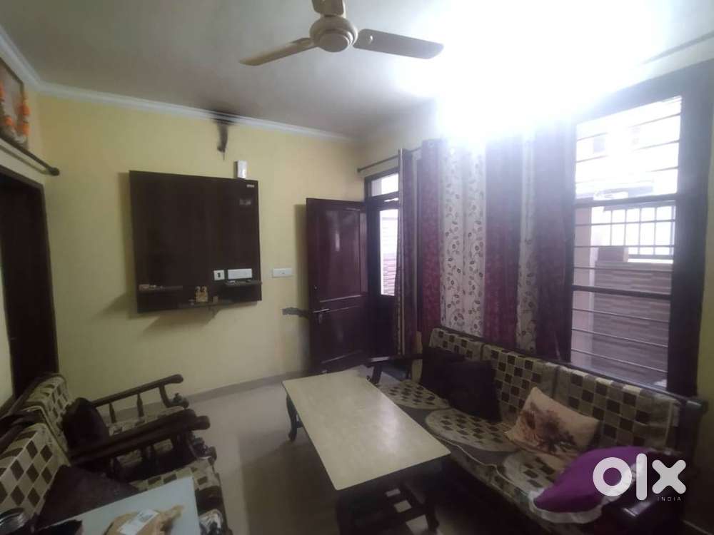 1 bhk gurunanak colony 100 gaj fround floor 12500