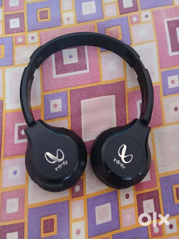 JBL Infinity glide 500 wireless black at sell with charging cable