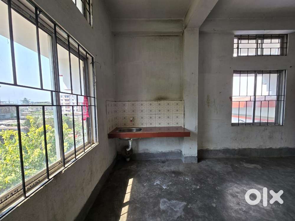 24hrs running water n parking