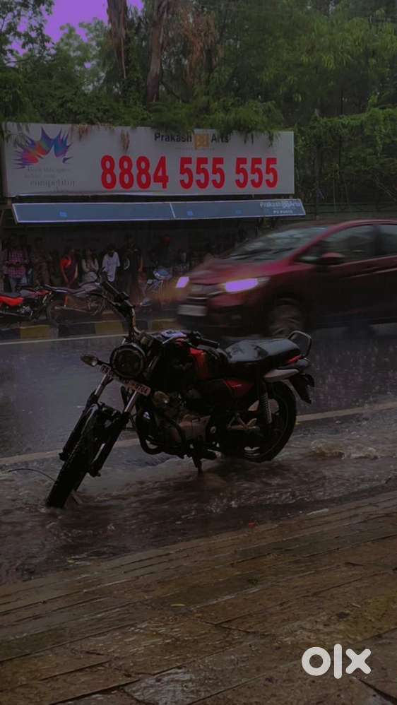 Bajaj V15 with circular headlight