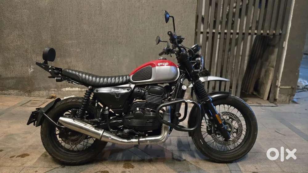 2022 Yezdi Scrambler–Sirf 2000 Kms  Loaded Bike  Insurance 2027 Tak*