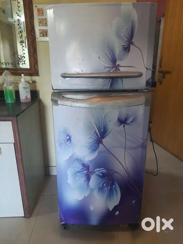 290 litre Godreg double door fridge