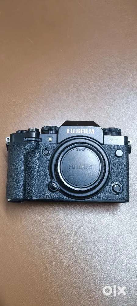 Fujifilm xt4 Body & 16-80mm lens f4 and Dual battery charger 2battery