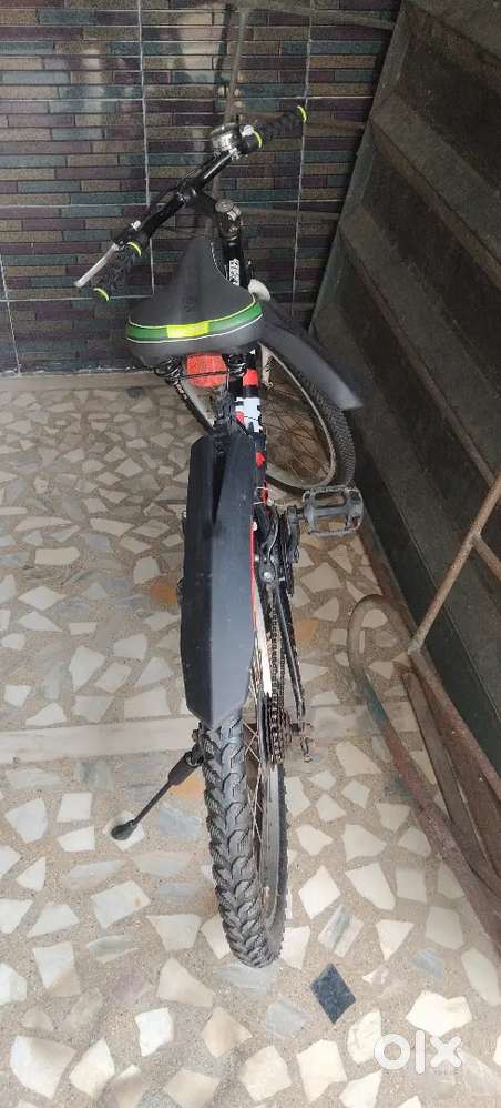 BT WIN decathlon cycle with brand new tyres, seat ,