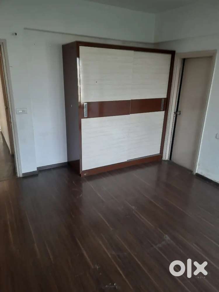 3 BHK FLAT FOR RENT AT PRIME LOCATION MOTERA