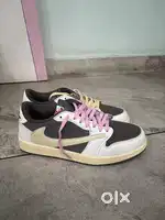 Nike TRAVIS SCOTT X AIR JORDAN 1 LOW OG REVERSE MOCHA”