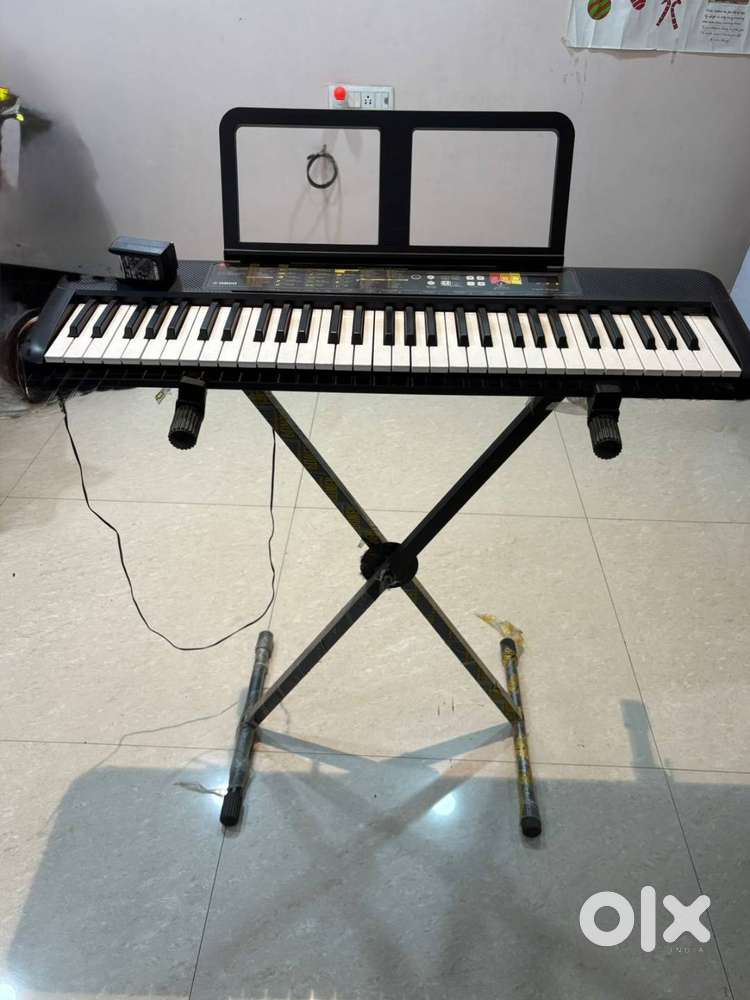 YAMAHA PSR-F52 PORTABLE KEYBOARD WITH 61 KEYS with Stand