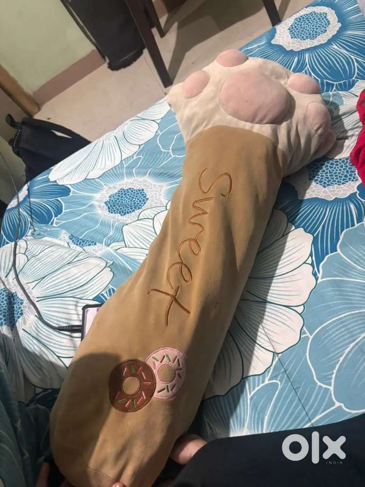 Cat hand cushion
