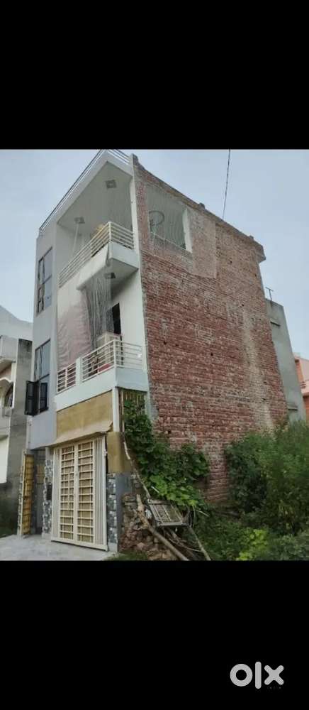 I said my house Park face West face Sector 5 4 Gaj triple story