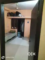 Akela rhta hu room mate chaiye