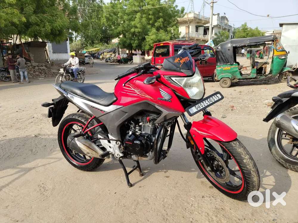 Urgent sell Honda hornet 160r tip top condition