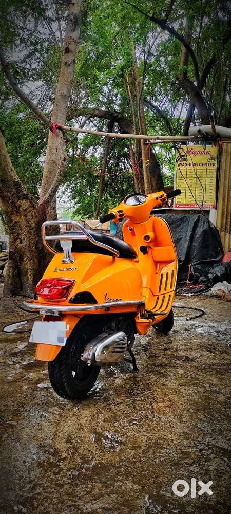 Vespa orenge colar good condition vip no kuch kam nahi gadi mai