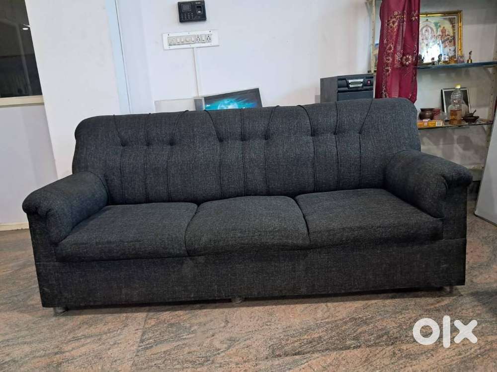 Spacious 5-Seater Sofa in Excellent Condition – Moving Sale!
