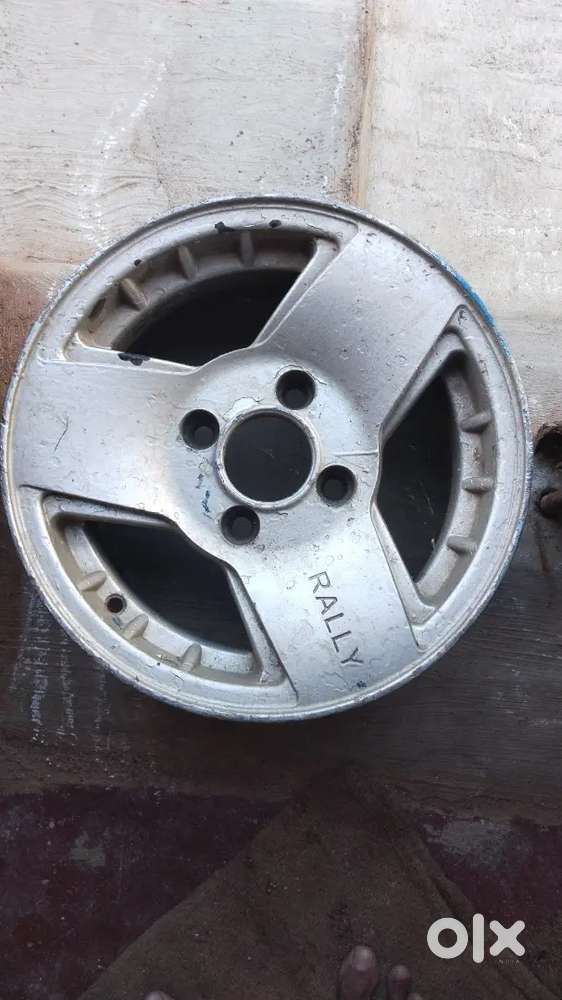 Alloy wheels 4 nos