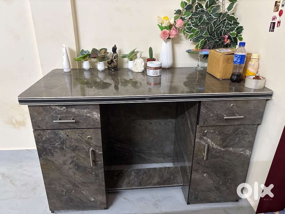 Computer table