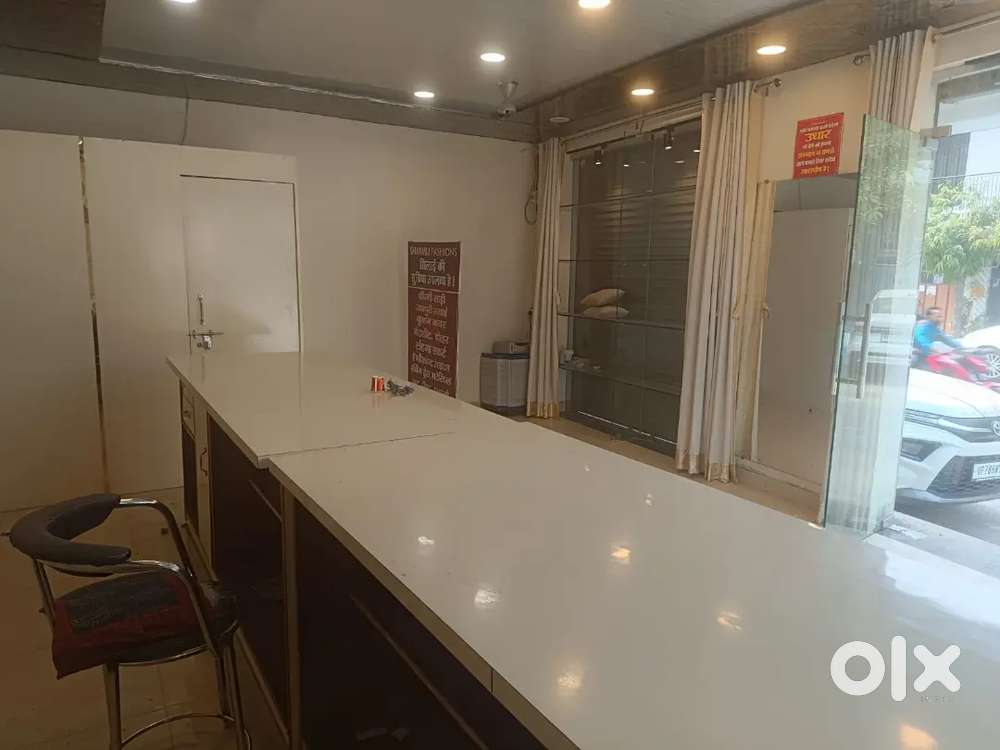 3 Years Old Show Room Counter,Trail Room Glass Racks,long Mirror