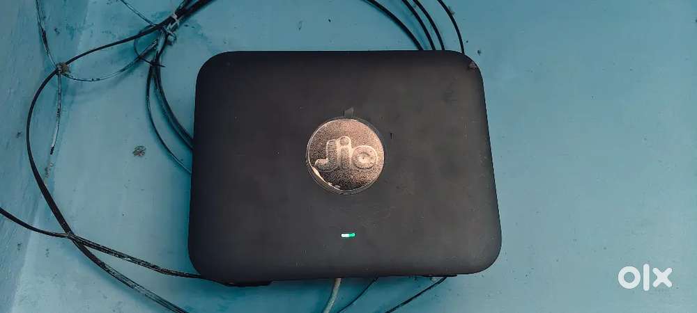 Router 3 month used only  Good condition looks Good