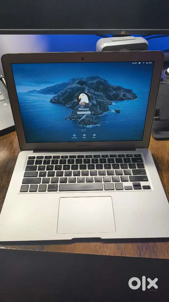 Macbook air 2017 8 gb 128 gb full working condition not a single fault