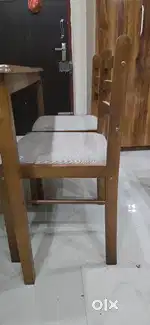 Dining table with 4 chair completely new