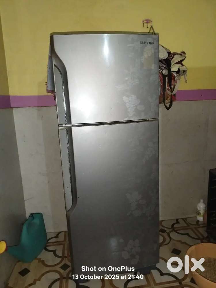 samsung 242 litre fully working condition