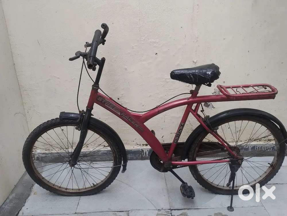 Good condition and hero is a good brand. So interested person contact