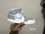 Second hand shoes