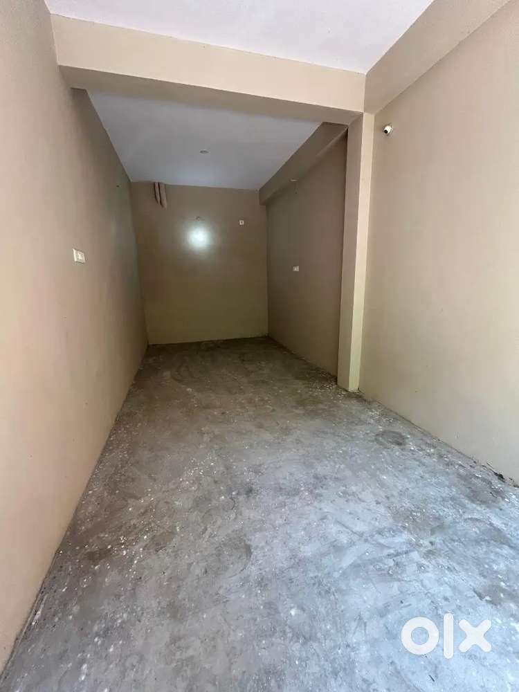 Shop for Rent in Choolai