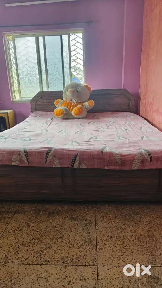 King size bed