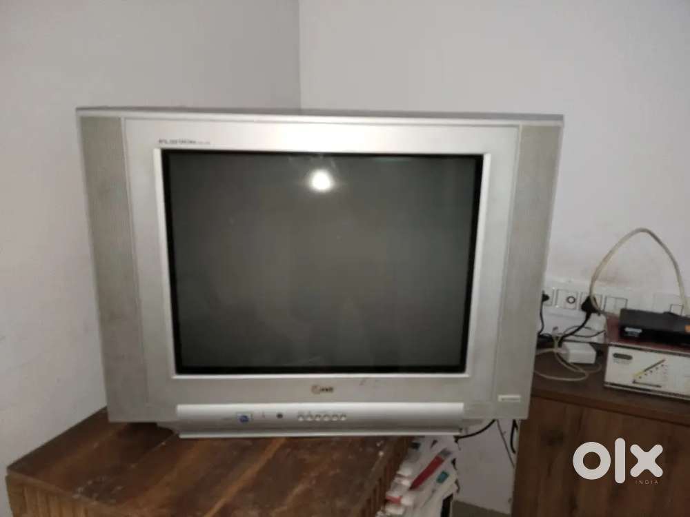 LG OLD MODEL T V