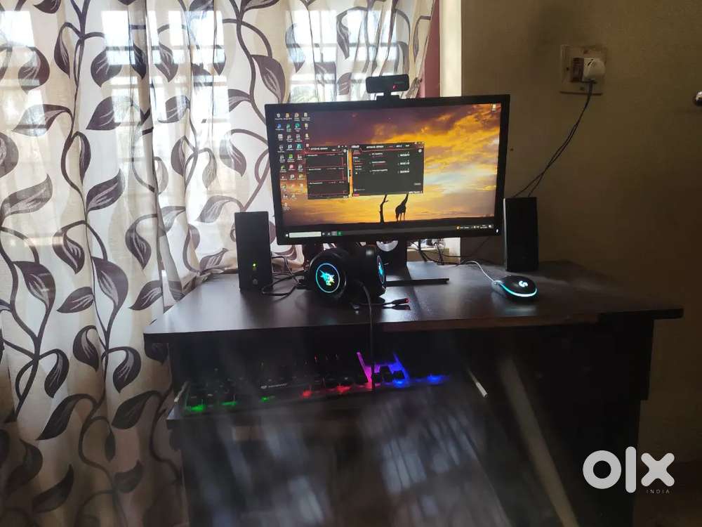 Pc for editing and gaming with table
