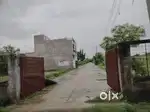 बमरौली में मंदर मोड़ से 300 मीटर की दूरी पे ले कालोनी में आवासीय प्लाट