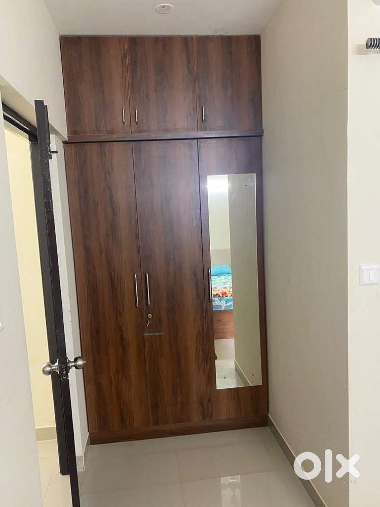 East facing corner unit.