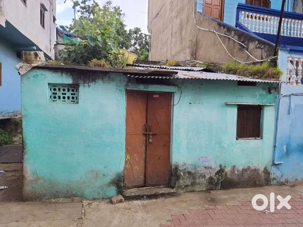 मकान बेचना है महू के पत्ती बाजार मे