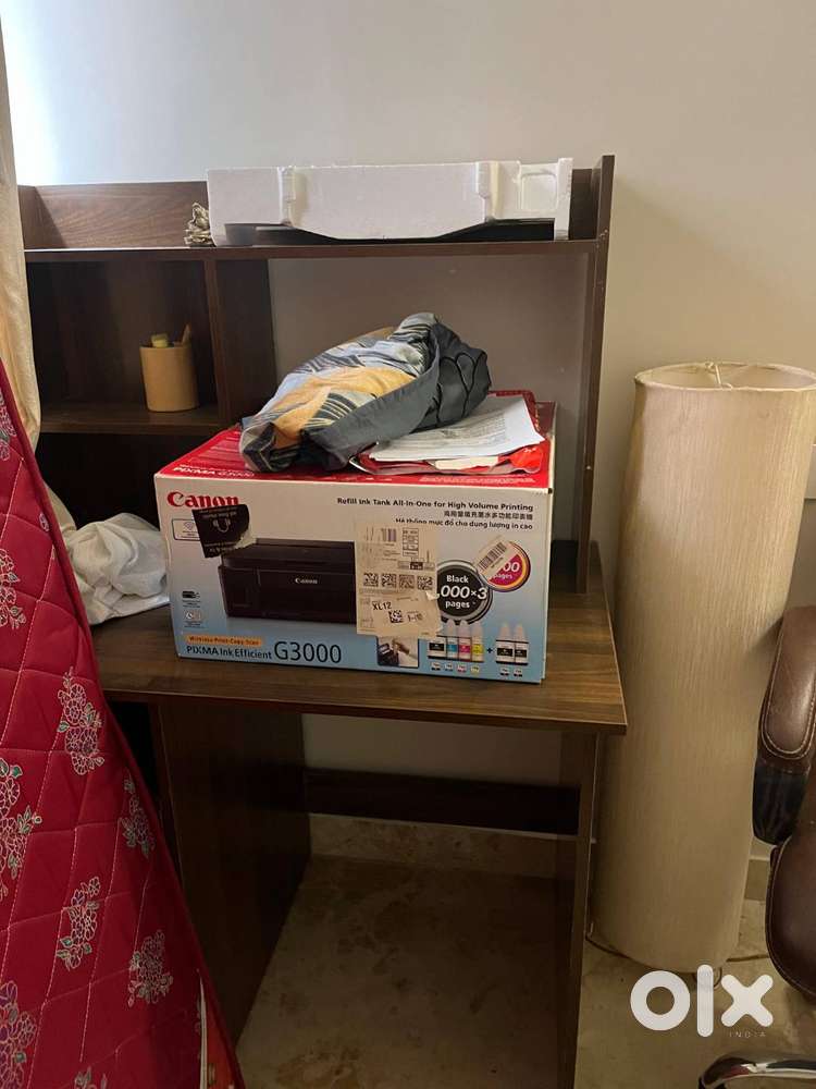 Move out sale: Wakefit Study Table lightly used