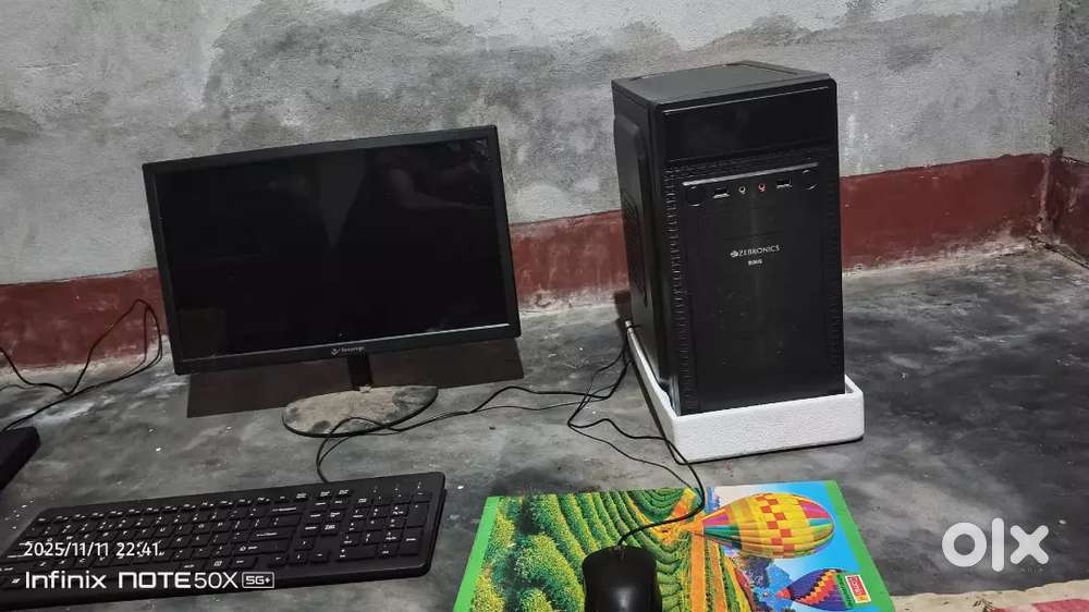 Ram 4gb ssd256 monitor 19 inche.