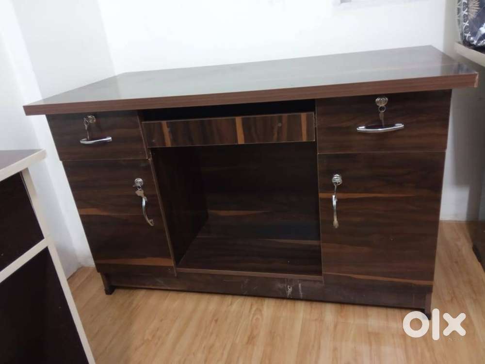 2x4ft table Two sided drawers  Free home delivery
