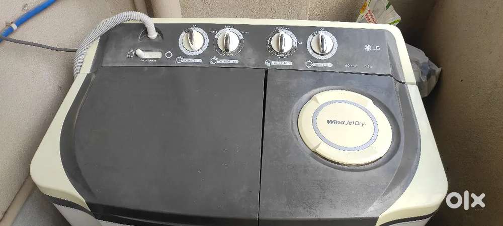 Semi automatic washing machine