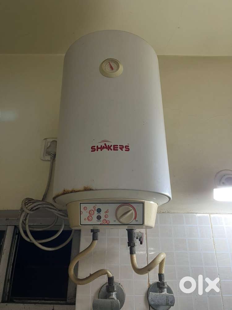 15 ltr geyser in running condition with inlet outlet pipes