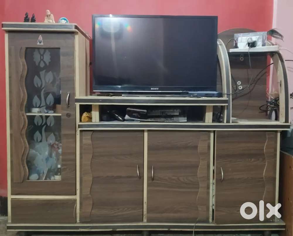 Modern Wooden TV Unit in Excellent Condition