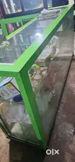 Shop glass alamara
