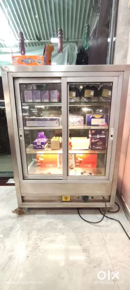 Hot counter cake shop