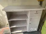 Counter cash 2 tables chair