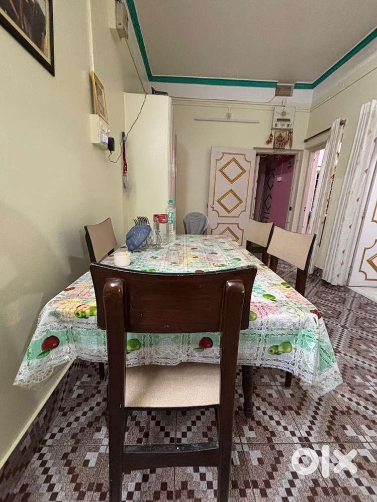 6 seater wooden dinning table with 4 wooden chair