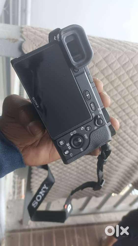 Sony alfa a-6400 with 50/18 sony lance for sale hardh uses cratchless