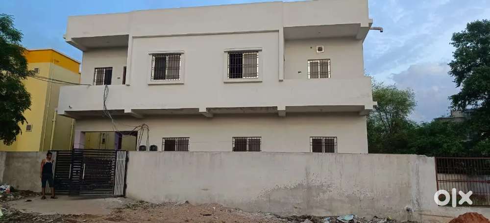 SUITABLE FOR FAMILIES,GUEST HOUSE, BACHELORS, LARGE PARKING