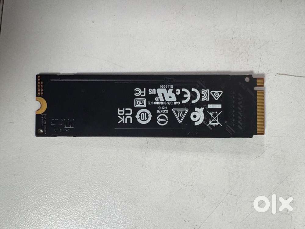 Selling broken laptop Realme some parts are working
