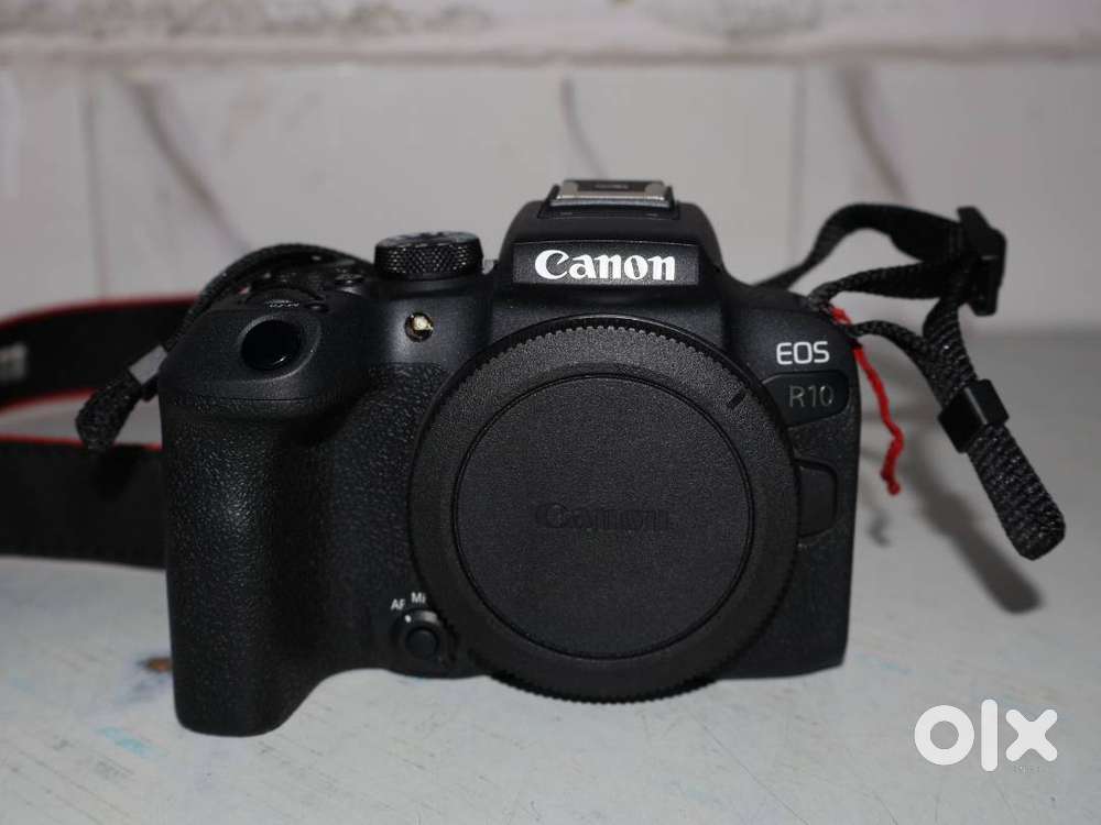 Canon EOS R10 Mirrorless Camera Body with RF-S 18 - 45 mm f/4.5 - 6.3