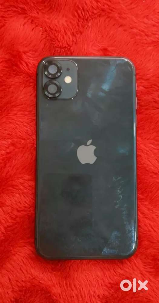 I phone 11 black colour no dance no scratches all original